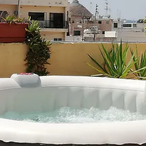 Appartement With Private Terrace, Jacuzzi & Views, Mosta